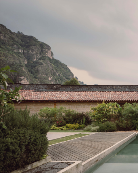 LA HACIENDA JARDÍN by Práctica Arquitectura (Photography: César Béjar)