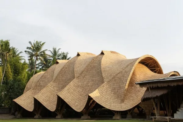 Green building using a series of bamboo arches