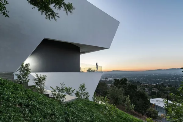 Top Architecture Firms in Los Angeles -MU77 by Arshia Architects. Architectural masterpiece with stunning hilltop views