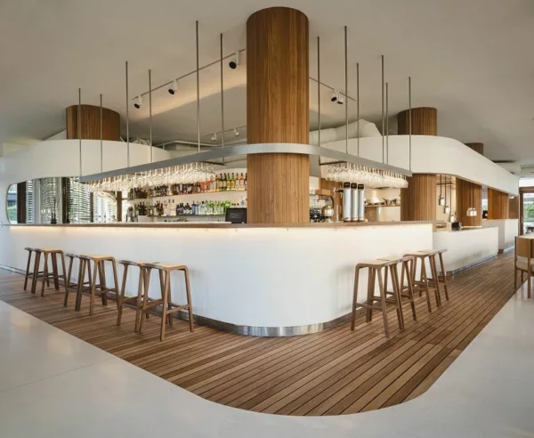 Architectural interior detail of La Maruca de López de Hoyos restaurant in Madrid, emphasizing the pier area designed by Zooco.