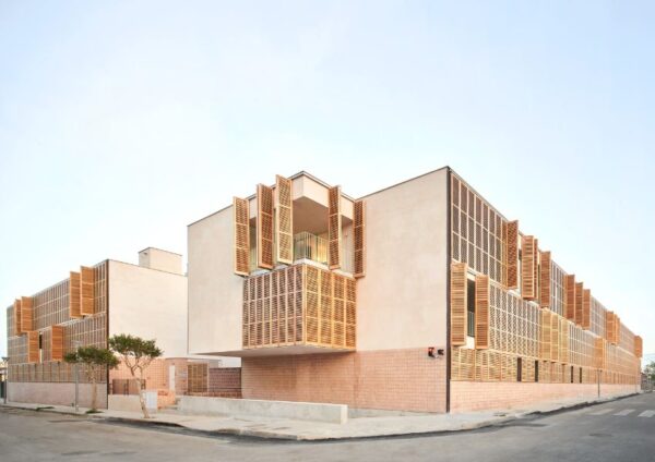54 social housing development in Inca, Mallorca, Balearic Islands designed by F-AM Arquitectes, photo by José Hevia.