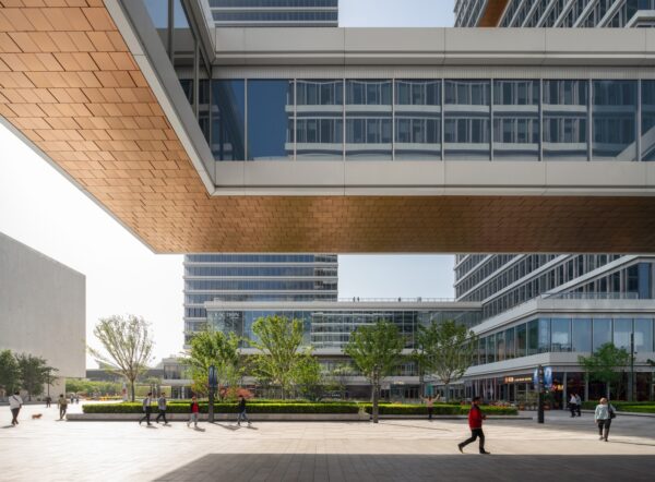 Huamu Lot 10 – The Summit towers with central plaza in Shanghai