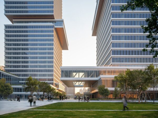 Huamu Lot 10 – The Summit towers with central plaza in Shanghai