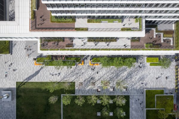 Huamu Lot 10 – The Summit towers with central plaza in Shanghai