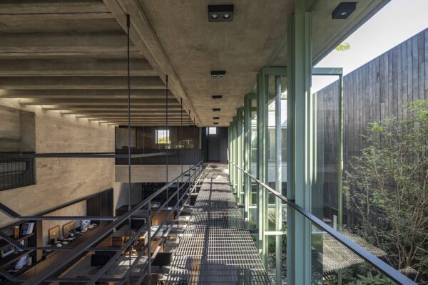 Steel walkways inside Taller Di Frenna Arquitectos contrasting concrete volumes